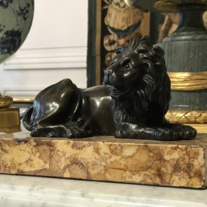 LION EN BRONZE ÉPOQUE RESTAURATION -DEBUT DU XIXème SIÈCLE